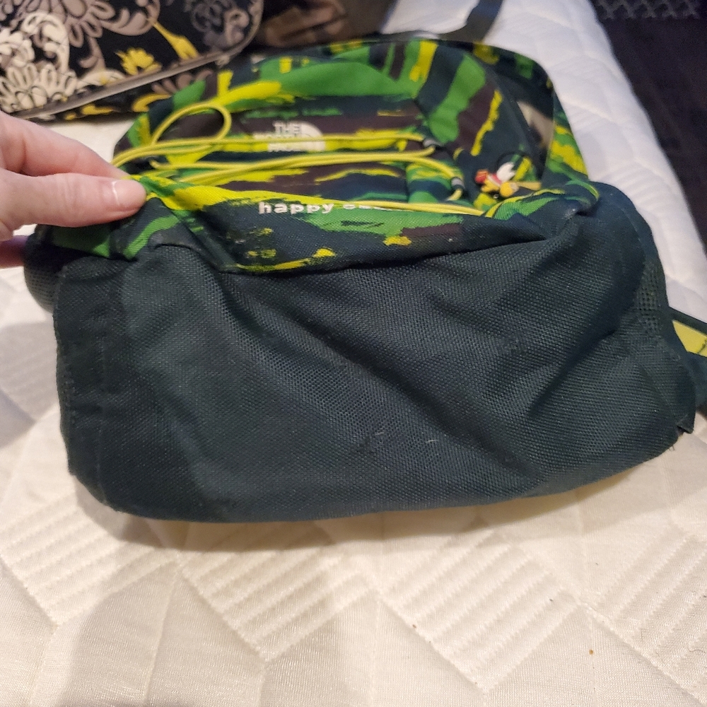 Kids North face happy camper small backpack bungee front and 2 side mesh pockets - Picture 8 of 14